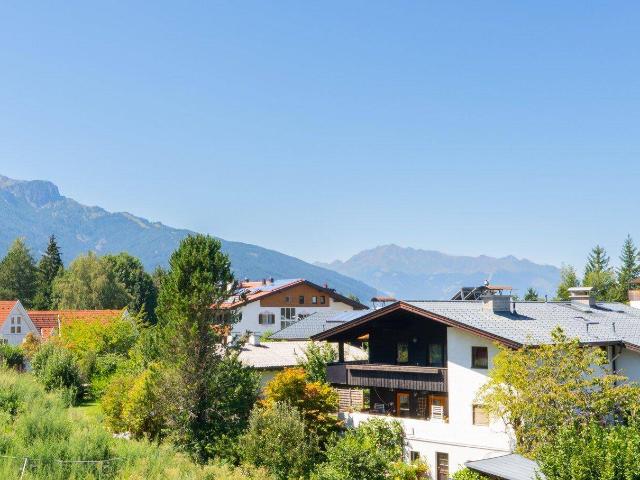 ÈVOLUER Attraktive Dachgeschoss Wohnung mit sonnigem Balkon
