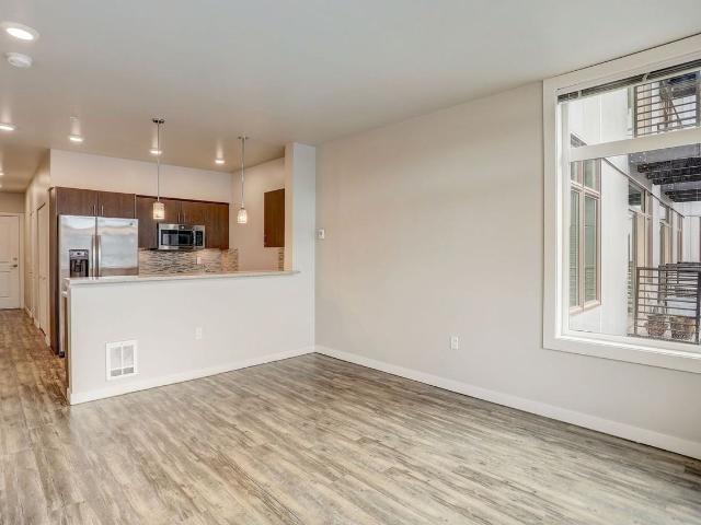Evolve Apartments 1 Bedroom Apartment for Rent at 954 E Union St, Seattle, WA 98122 Broadway
