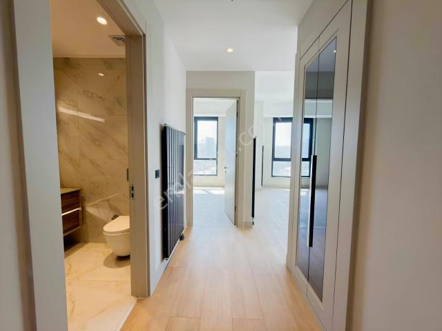 Evora İzmir'de Kiralık Büyük Tip 1+1 Daire k Blok