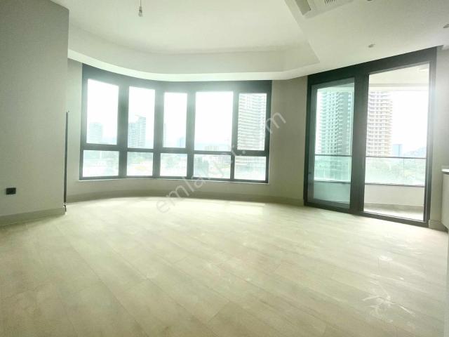 Evora'da Köşe,kapalı Yatak Odalı,1+1 Daire/ofis/muayenehane