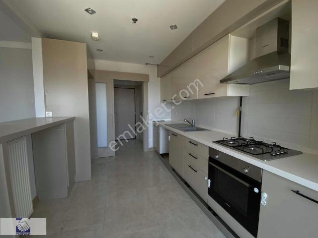 Evora'da Satılık 2,5+1 Ebeveyn Banyolu Daire