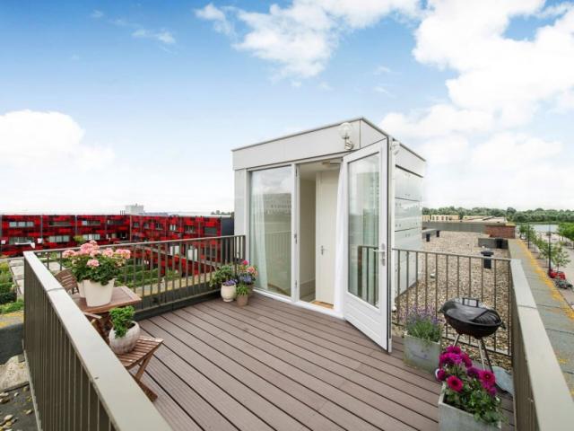 Eva Besnyostraat, furnished 2 bedroom with roof terrace