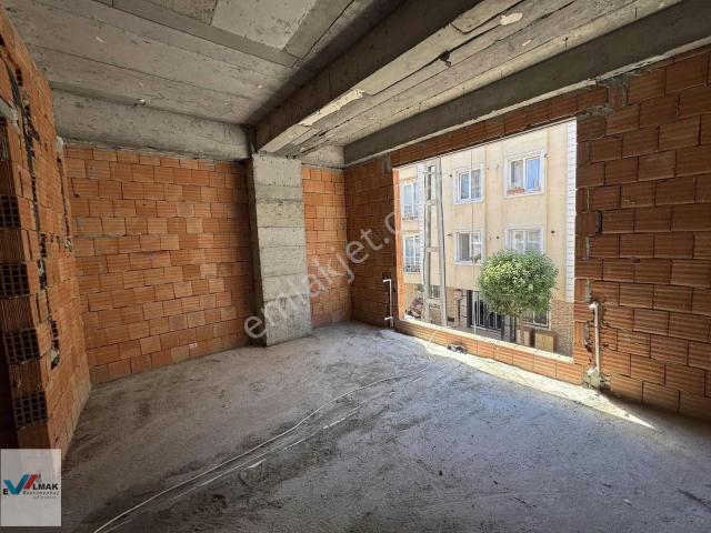Evalmak'ta 1+1 55m2 arakat Sıfır Kullanışlı Daire