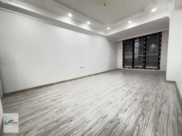 Evalmak'ta Cennet Mah'de Giriş Kat 110 M2 2+1 Tapu Masrafı Yok