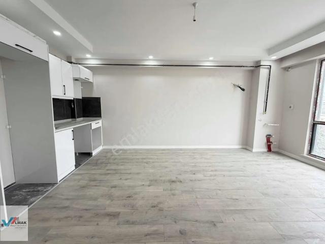 Evalmak'ta Site İçi 1+1 50m2 Asansörlü Otoparklı Arakat Daire