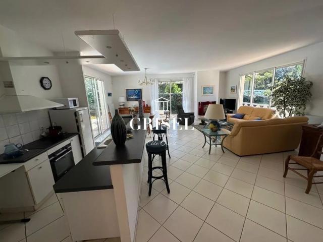 Évasion au Cap Ferret: Maison Familiale avec Piscine Chauffée