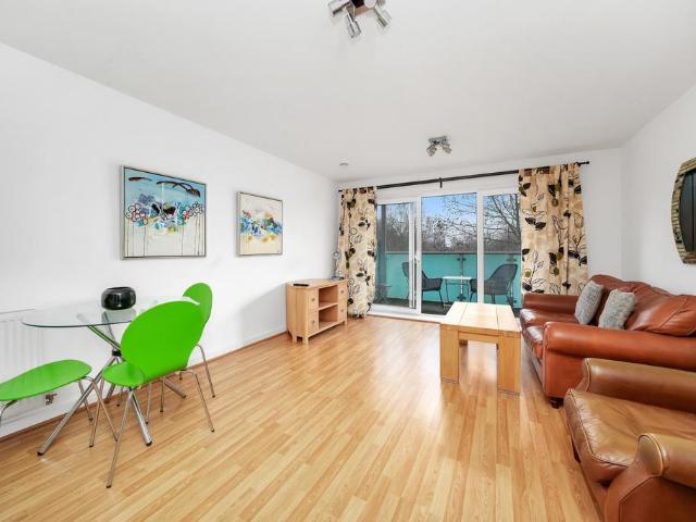 Evelyn Court, 139 Burdett Road. 2 bed apartment to rent £2,600 pcm £600 pw