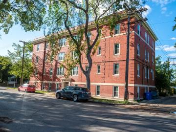 Evelyn Court Apartments