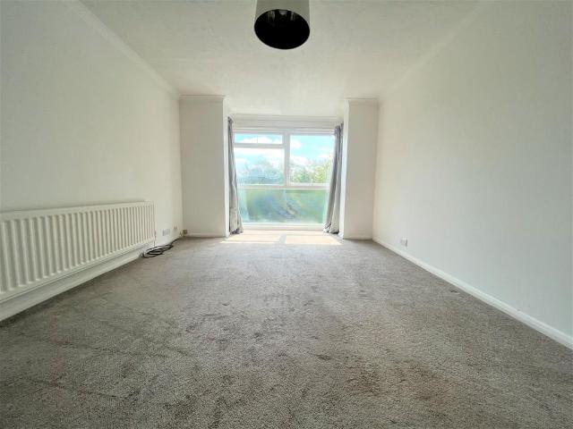Evening Hill, Foxgrove Road. 2 bed apartment to rent £1,600 pcm £369 pw