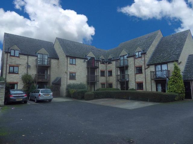 Evenlode Court, Witney OX28 2 bed apartment to rent £1,190 pcm £275 pw