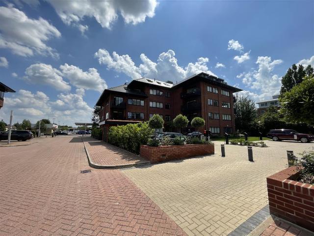 Everard Close, St. Albans AL1, 2 bed property to rent, £1,950 pcm | PrimeLocation