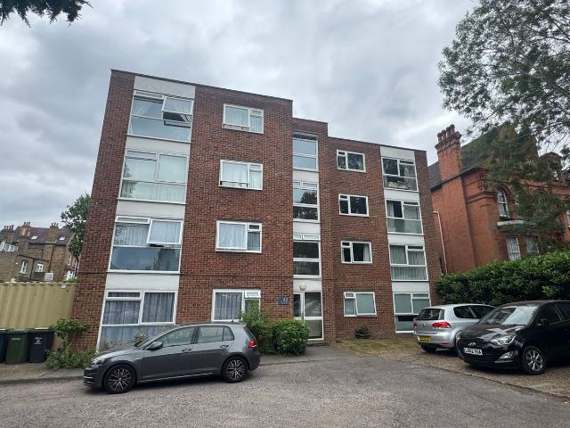 Everglades, Bromley BR2, 1 bed flat to rent, £1,400 pcm | PrimeLocation