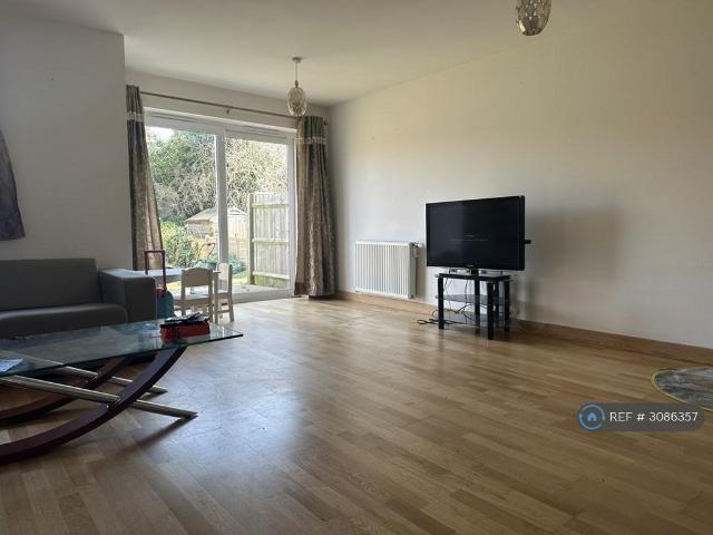 Evergreen Drive, West Drayton, UB7 4 bed semi detached house to rent £2,550 pcm £588 pw