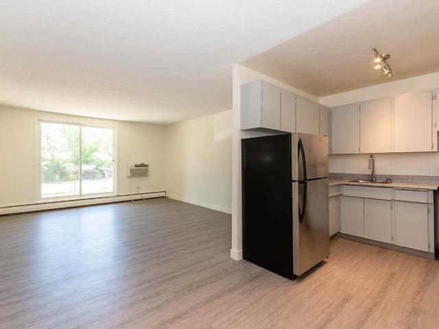 Evergreen Estates 2 Bedroom Apartment for Rent at 191 Rink Ave, Regina, SK S4R 7V3 Walsh Acres Lakeridge