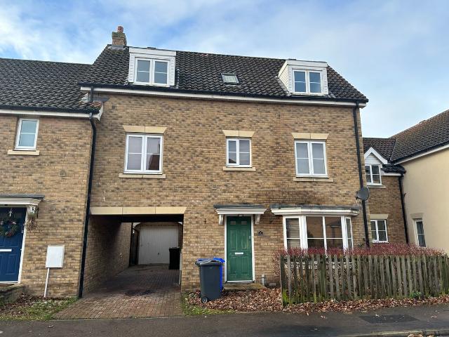 Evergreen Way, Mildenhall, Bury St. Edmunds IP28, 4 bed property to rent, £1,450 pcm | PrimeLocation