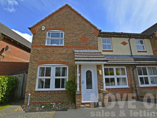 Everdene Close, Ferndown 3 bed semi detached house to rent £1,650 pcm £381 pw