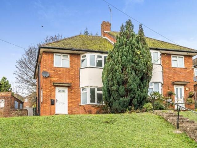 Everest Road, High Wycombe, HP13 3 bed terraced house to rent £1,650 pcm £381 pw