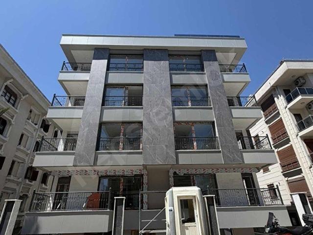 EVERESTTEN YEŞİLKÖYDE SIFIR BAHÇE KATI KAPALI OTOPARKLI