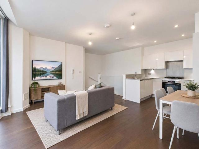 Evering Road, Clapton, London E5, 2 bed flat to rent, £3,900 pcm | PrimeLocation