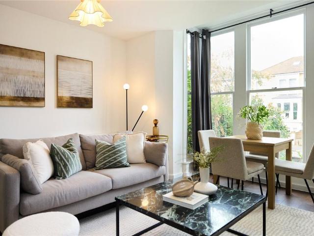 Evering Road, London, E5 2 bed apartment to rent £3,900 pcm £900 pw