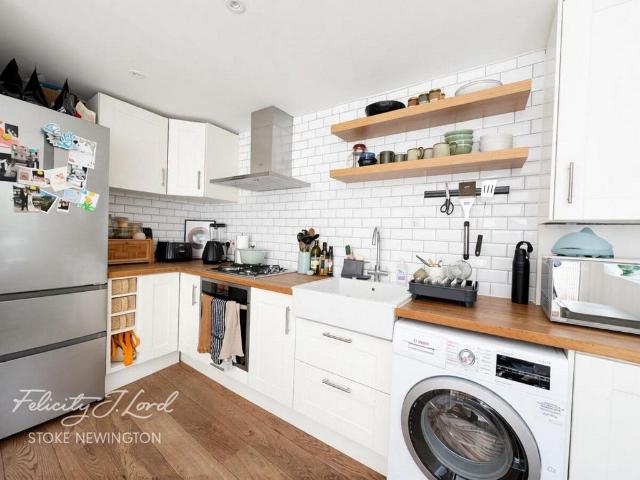 Evering Road, London 2 bed flat to rent £3,000 pcm £692 pw