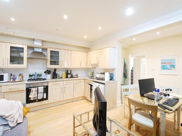 Evering Road, Stoke Newington N16, 3 bed maisonette to rent, £3,000 pcm | PrimeLocation
