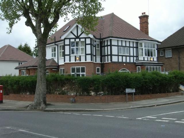 Eversfield Gardens, Mill Hill, London NW7, 2 bed flat to rent, £1,850 pcm | PrimeLocation