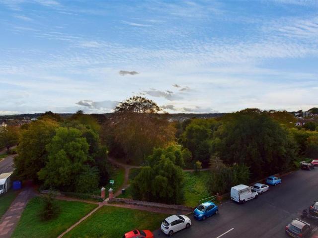 Eversfield House, The Avenue 2 bed flat to rent £1,200 pcm £277 pw