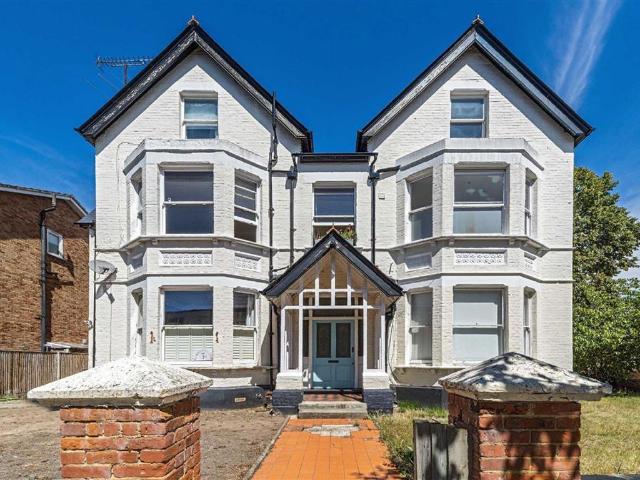 Eversfield Road, Kew TW9, 2 bed flat to rent, £2,195 pcm | PrimeLocation