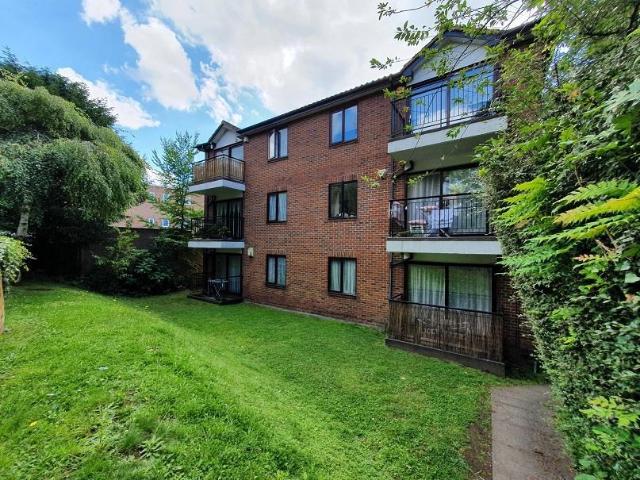 Eversholt Court, 235 Sanderstead. 2 bed flat to rent £1,600 pcm £369 pw