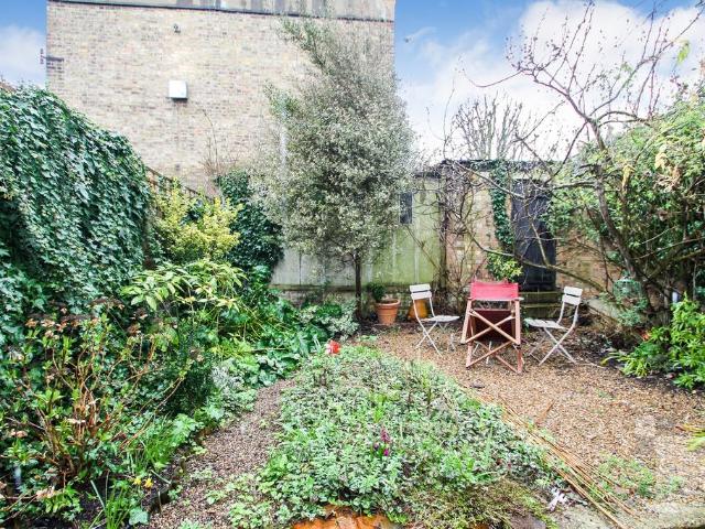 Evershot Road, Finsbury Park, N4 1 bed flat to rent £1,950 pcm £450 pw