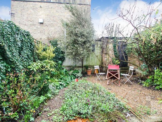 Evershot Road, Finsbury Park N4, 1 bed flat to rent, £1,950 pcm | PrimeLocation