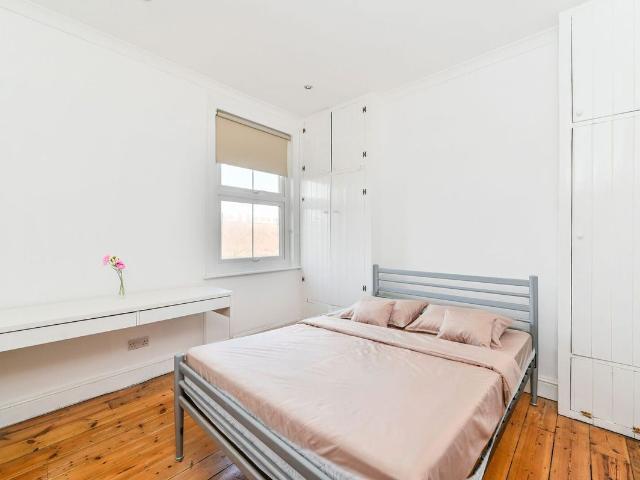 Eversleigh Road, Shaftesbury Estate, London SW11, 2 bed property to rent, £2,900 pcm | PrimeLocation