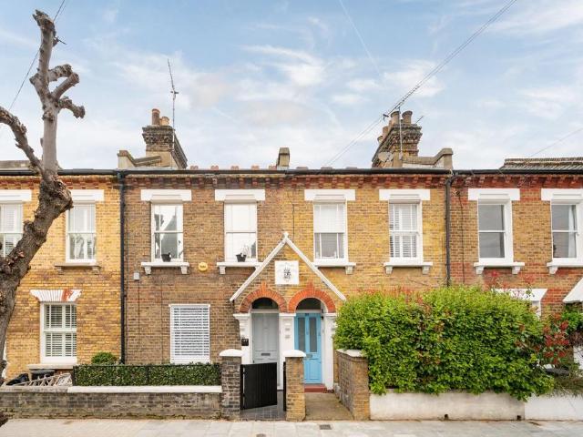 Eversleigh Road, Shaftesbury Estate. 2 bed house to rent £2,900 pcm £669 pw
