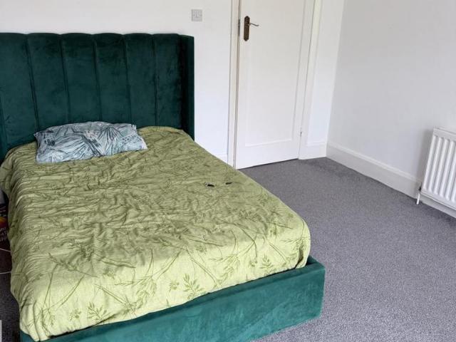 Eversley Way, Croydon CR0 1 bed in a house share to rent £750 pcm £173 pw
