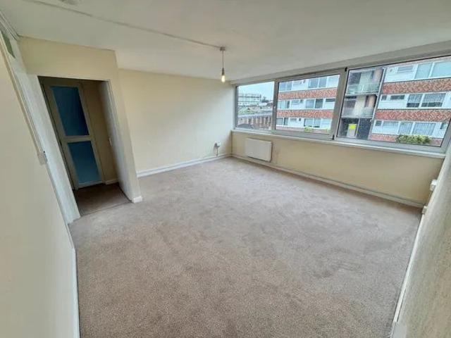 Eversley Court, Benfleet, Property for rent