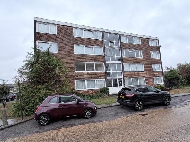 Eversley Court, Benfleet, SS7 2 bed apartment to rent £1,100 pcm £254 pw