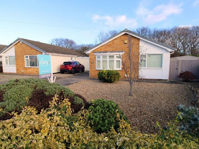 Eversley Close, Rhyl, Denbighshire LL18, 2 bed bungalow to rent, £1,100 pcm | PrimeLocation