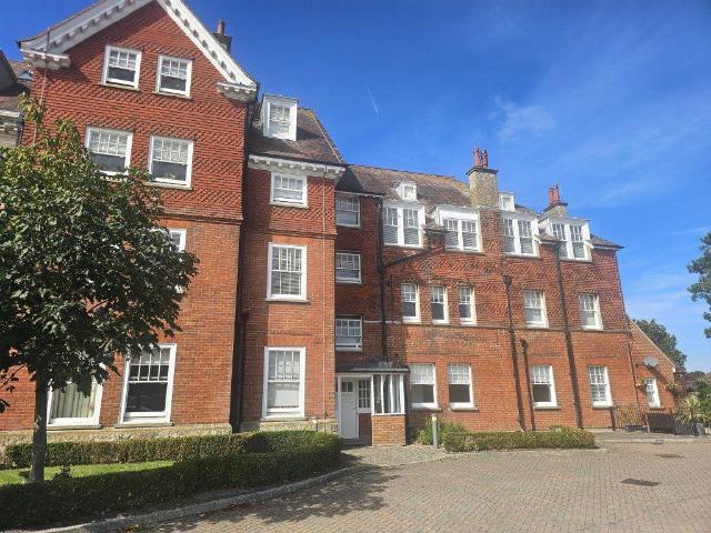 Eversley Park Folkestone 2 bed flat to rent £1,450 pcm £335 pw