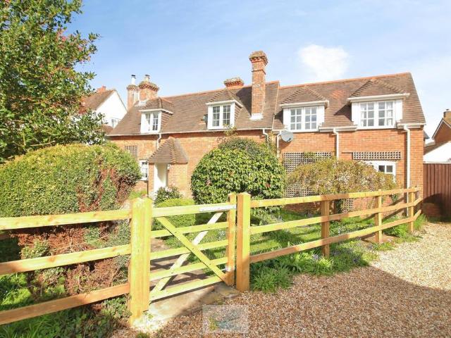 Everton, Lymington 4 bed detached house to rent £1,950 pcm £450 pw
