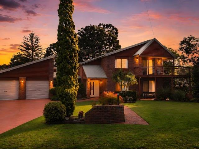 Every Step through this SPACIOUS CUSTOM BUILT Home reveals another reason to fall in love. One third acre, in a cul de sac, with ESCARPMENT VIEWS
