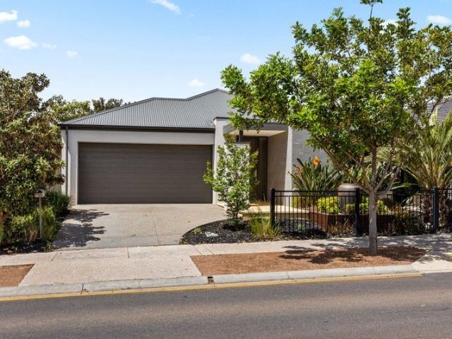 Everyday Family Living with Room to Entertain