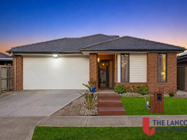 Everything at Your Doorstep Walk to Shopping, parks, Schools & Train Station !