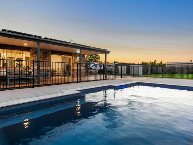 Everything Your Family Could Desire! Pool, Shed & Room to Move