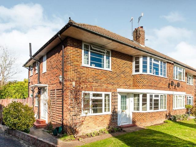 Evesham Close, Reigate RH2, 2 bed flat to rent, £1,500 pcm | PrimeLocation