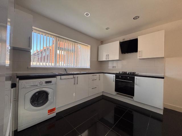 Evesham Crescent, Walsall WS3, 3 bed semi detached house to rent, £1,100 pcm | PrimeLocation