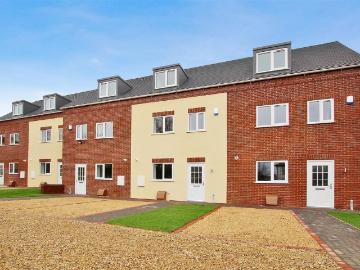 Evesham Road, Redditch B97, 3 bed town house to rent, £1,400 pcm | PrimeLocation