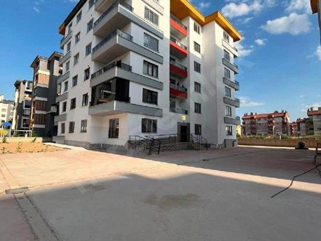 EVİM EMLAK SAÇLI KASAP CADDESİNDE 3+1 YÜKSEK GİRİŞ SIFIR SİTE İÇİ DAİRE