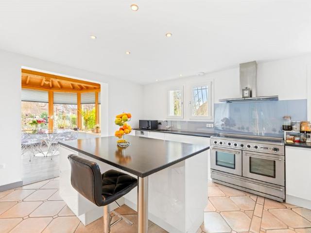 Evian Sotheby's International Realty vous propose: Située à. 189m² Neuvecelle
