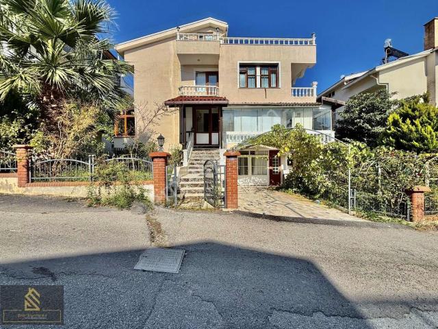 Evim Gayrmenkul'den [satılık] Tripleks Villa